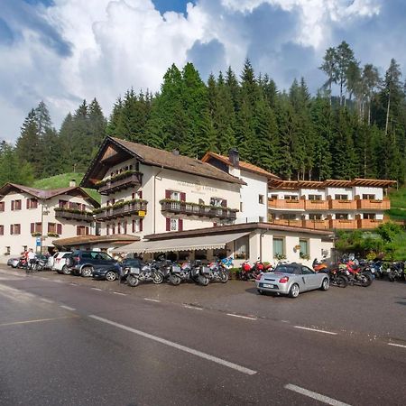 Gasthof Loewen Welschnofen Buitenkant foto