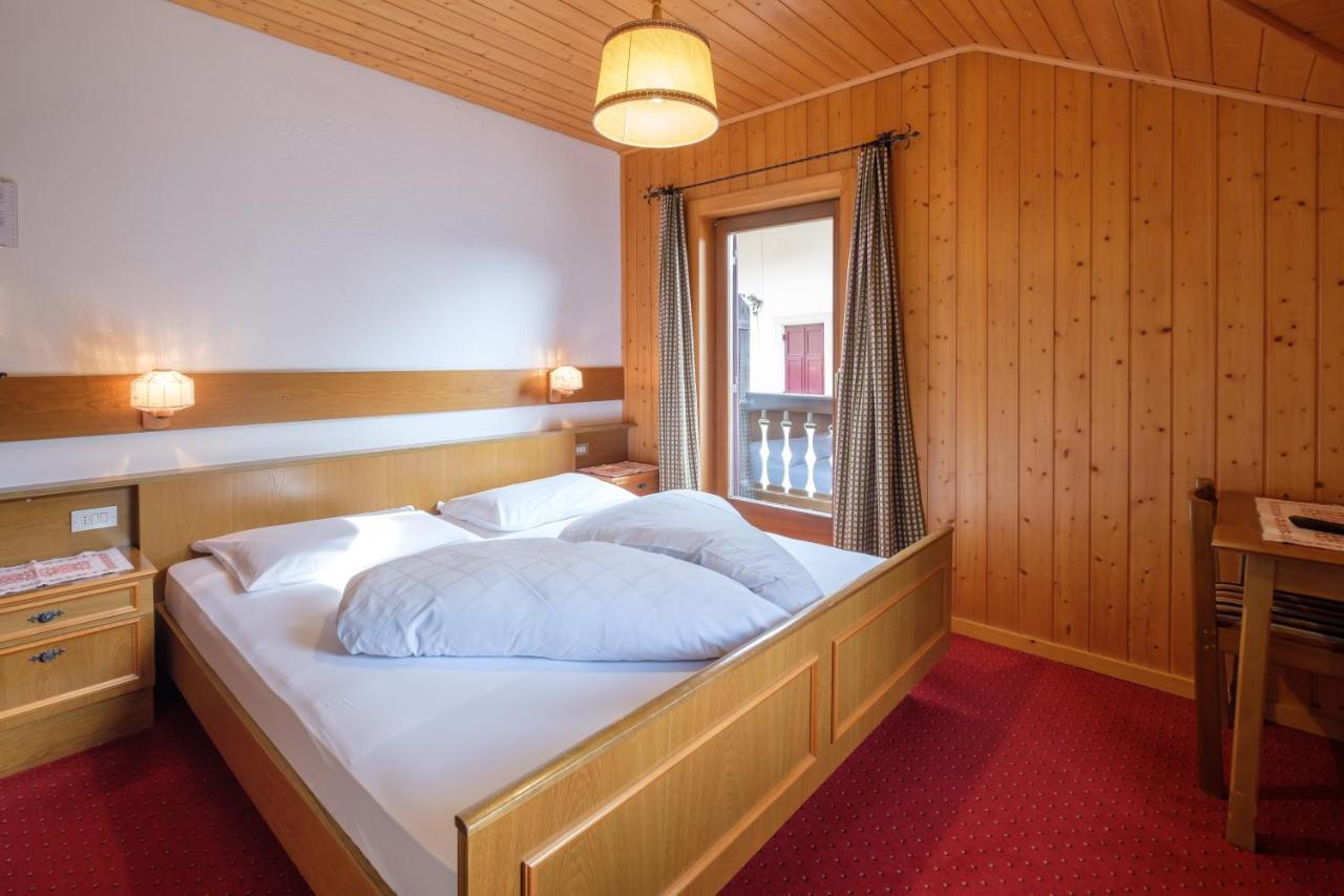 Gasthof Loewen Welschnofen Buitenkant foto