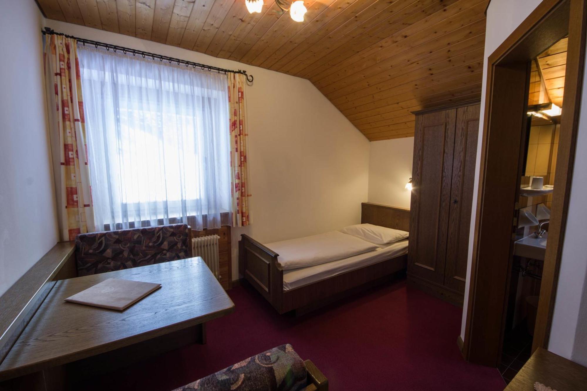 Gasthof Loewen Welschnofen Kamer foto